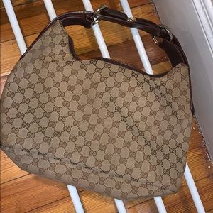 Authentic Gucci Shoulder Bag.